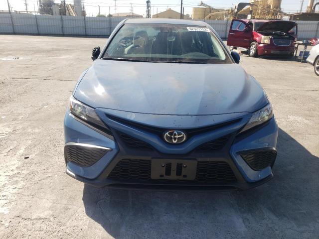 4T1G11AK0PU153025 - 2023 TOYOTA CAMRY SE NIGHT SHADE BLUE photo 5