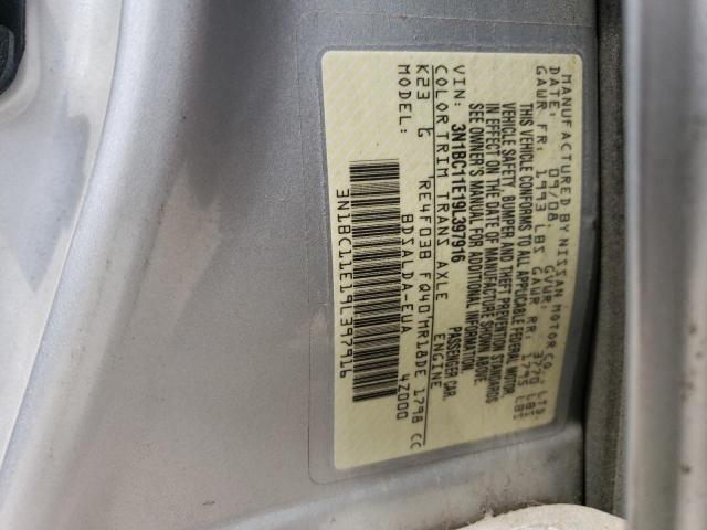 3N1BC11E19L397916 - 2009 NISSAN VERSA S SILVER photo 13