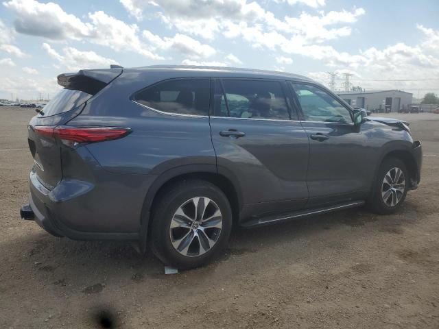 5TDGZRBH5NS596190 - 2022 TOYOTA HIGHLANDER XLE GRAY photo 3