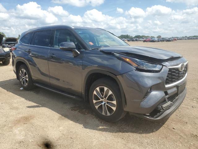 5TDGZRBH5NS596190 - 2022 TOYOTA HIGHLANDER XLE GRAY photo 4