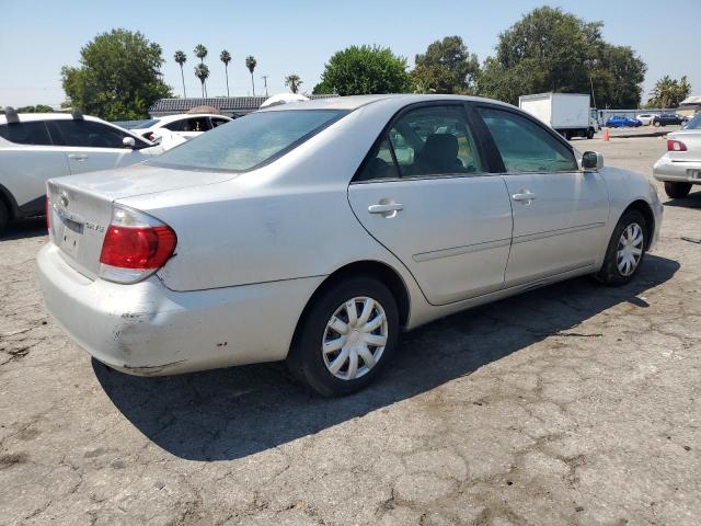 4T1BE32K35U514656 - 2005 TOYOTA CAMRY LE SILVER photo 3