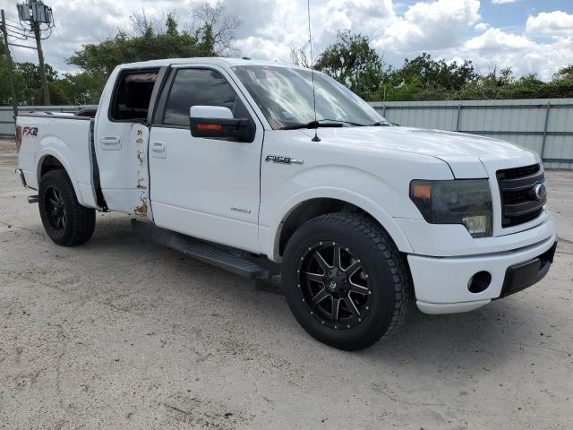 1FTFW1CT1DKD05960 - 2013 FORD F150 SUPERCREW WHITE photo 4