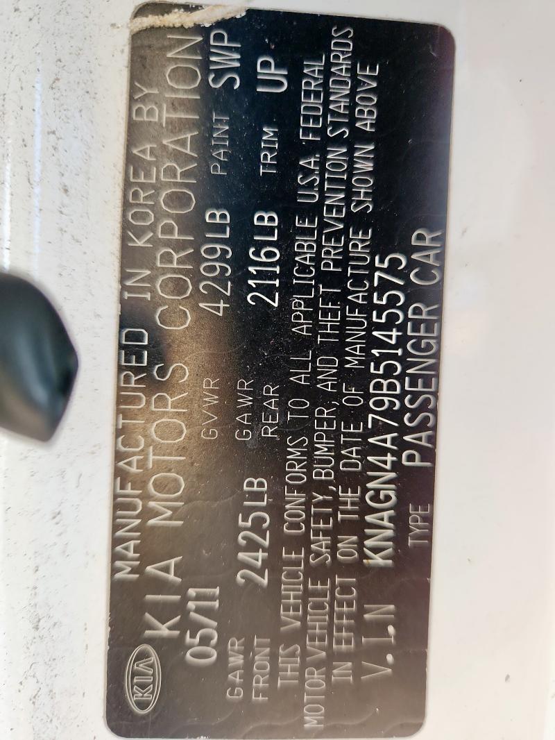 KNAGN4A79B5145575 - 2011 KIA OPTIMA EX WHITE photo 12