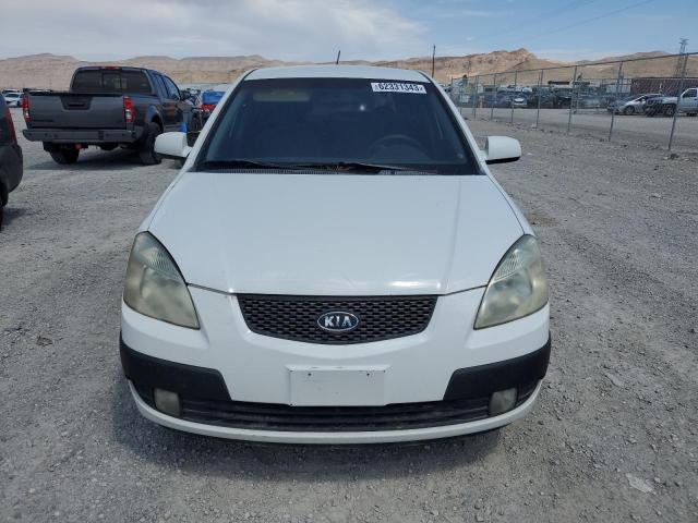 KNADE163566078318 - 2006 KIA RIO 5 WHITE photo 5