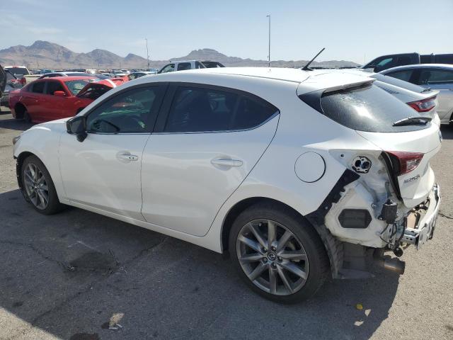 3MZBN1L32JM240099 - 2018 MAZDA 3 TOURING თეთრი ფოტო 2