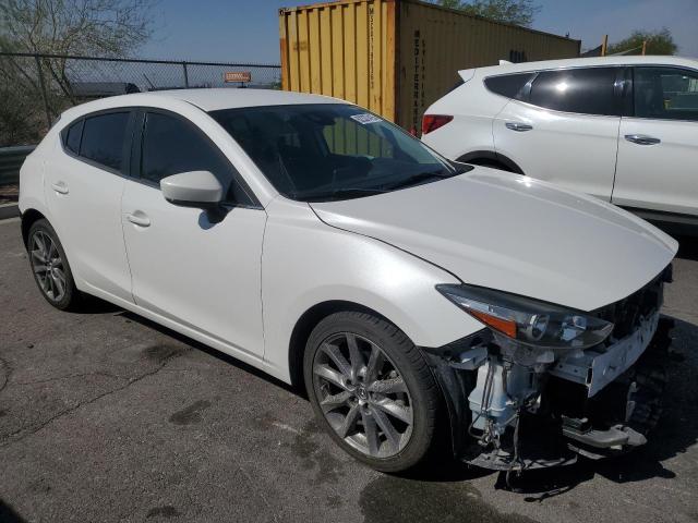 3MZBN1L32JM240099 - 2018 MAZDA 3 TOURING თეთრი ფოტო 4