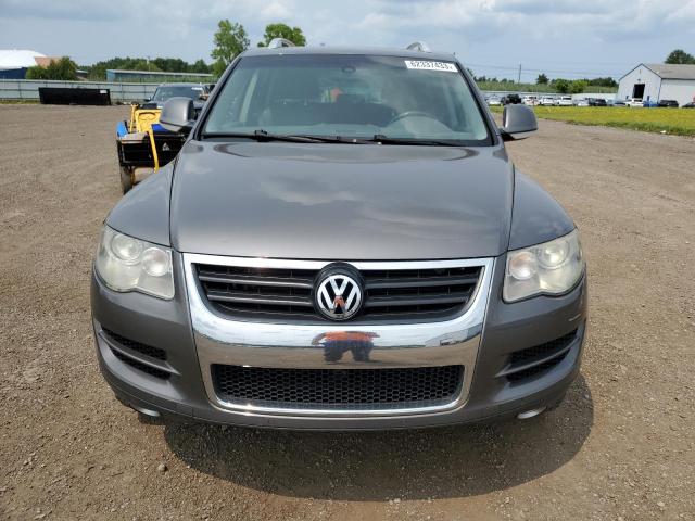 WVGFM77L89D038147 - 2009 VOLKSWAGEN TOUAREG 2 V6 TDI GRAY photo 5