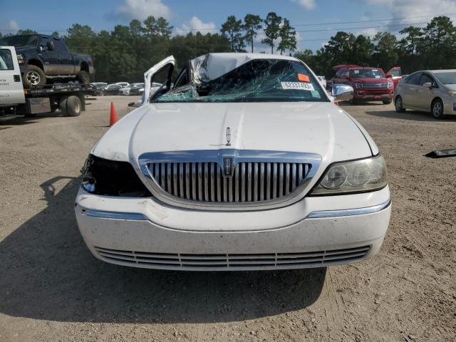 1LNHM81W64Y627796 - 2004 LINCOLN TOWN CAR EXECUTIVE WHITE photo 5
