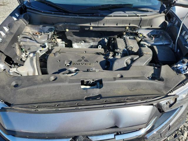 JA4AP3AU3JZ025985 - 2018 MITSUBISHI OUTLANDER ES Srebrny zdjęcie 12