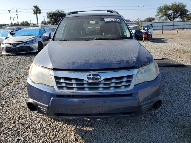 JF2SHADC5CH413325 - 2012 SUBARU FORESTER 2.5X PREMIUM BLUE photo 5