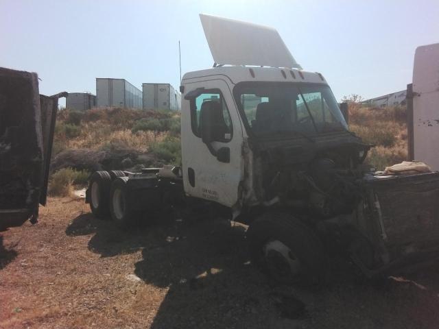 3AKJGEDV0GSHK6047 - 2016 FREIGHTLINER CASCADIA 1 WHITE photo 1