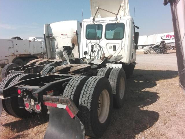 3AKJGEDV0GSHK6047 - 2016 FREIGHTLINER CASCADIA 1 WHITE photo 4