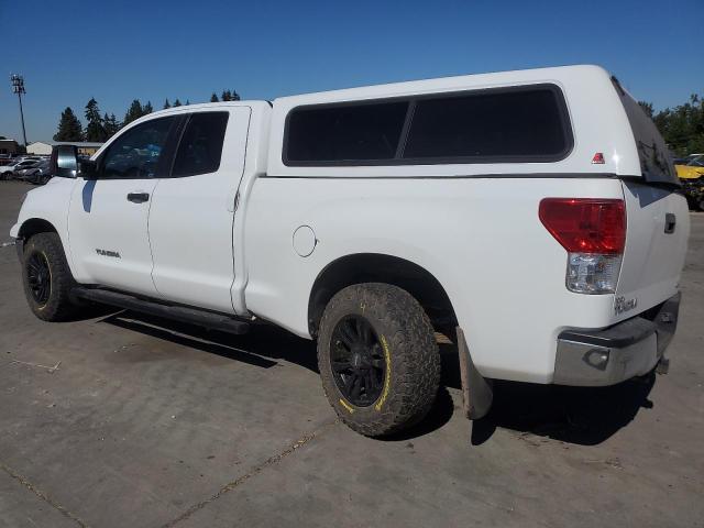 5TFUM5F10BX020276 - 2011 TOYOTA TUNDRA DOUBLE CAB SR5 WHITE photo 2