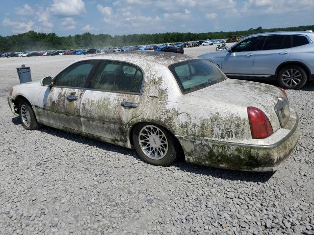 1LNHM82W51Y656345 - 2001 LINCOLN TOWN CAR SIGNATURE WHITE photo 2