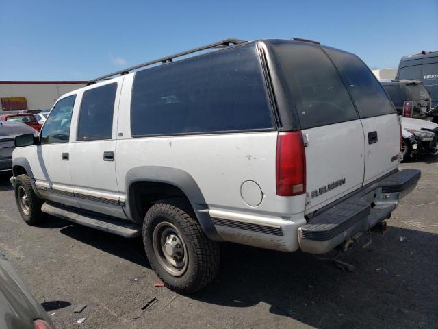 3GKGK26J2XG531974 - 1999 GMC SUBURBAN K2500 WHITE photo 2