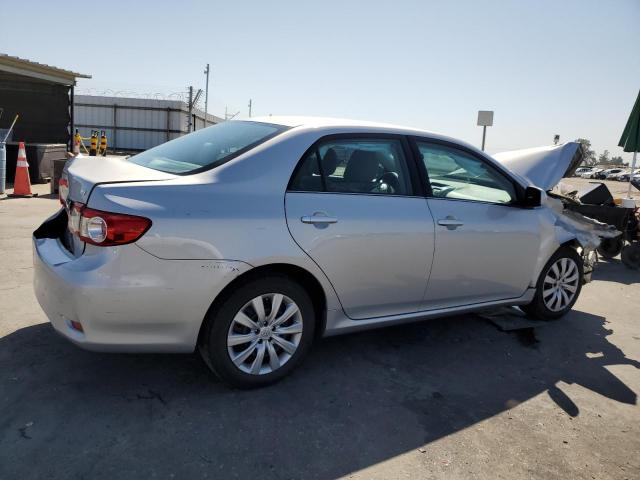 2T1BU4EE7DC108037 - 2013 TOYOTA COROLLA BASE Silber Foto 3