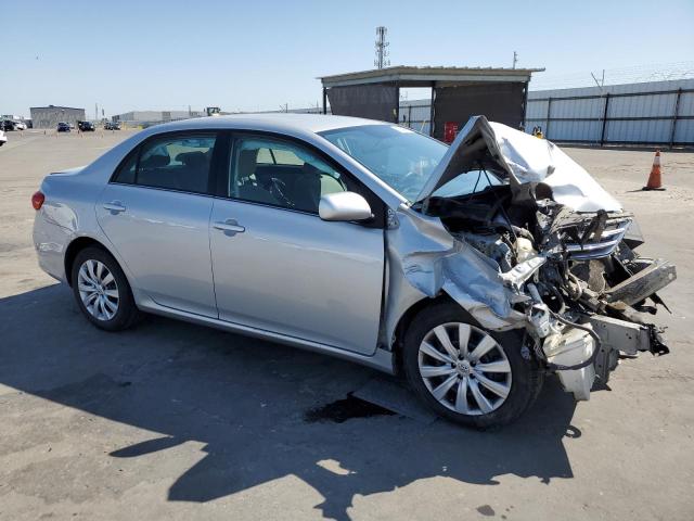 2T1BU4EE7DC108037 - 2013 TOYOTA COROLLA BASE Silber Foto 4