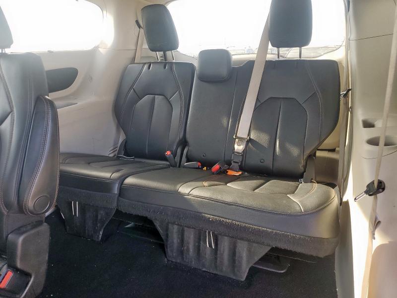 2C4RC1BG1JR211259 - 2018 CHRYSLER PACIFICA TOURING L WHITE photo 10