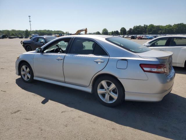 4T1BF3EK1BU121615 - 2011 TOYOTA CAMRY BASE Gümüş fotoğraf 2