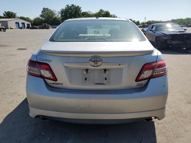 4T1BF3EK1BU121615 - 2011 TOYOTA CAMRY BASE Gümüş fotoğraf 6