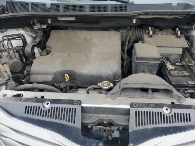 5TDYK3DC1CS273369 - 2012 TOYOTA SIENNA XLE SILVER photo 11