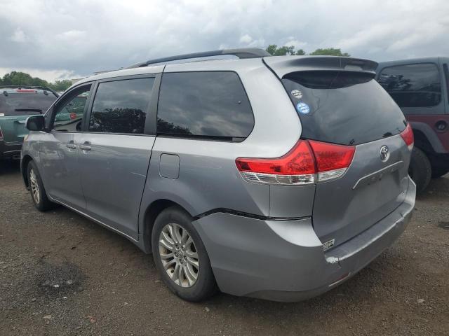 5TDYK3DC1CS273369 - 2012 TOYOTA SIENNA XLE SILVER photo 2