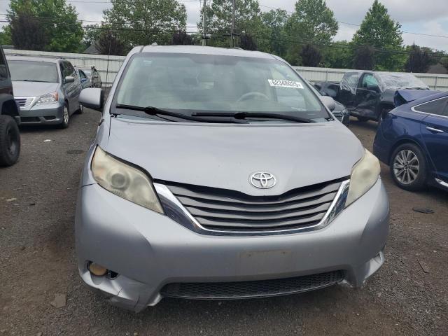 5TDYK3DC1CS273369 - 2012 TOYOTA SIENNA XLE SILVER photo 5