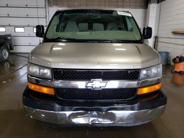 1GNFG15T241120422 - 2004 CHEVROLET EXPRESS G1 GRAY photo 5