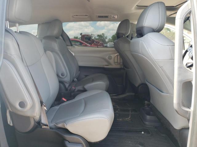 5TDYRKECXNS128919 - 2022 TOYOTA SIENNA XLE SILVER photo 11