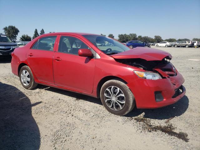 2T1BU4EE1DC984926 - 2013 TOYOTA COROLLA BASE RED photo 4