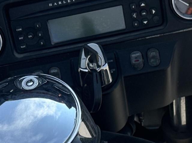 1HD1FC4128Y650323 - 2008 HARLEY-DAVIDSON FLHTCUI 黑色 照片 8