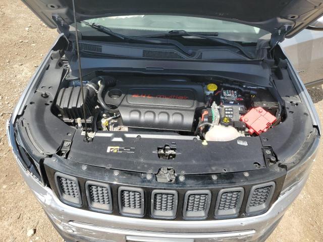 3C4NJDBB0KT689598 - 2019 JEEP COMPASS LATITUDE SILVER photo 11