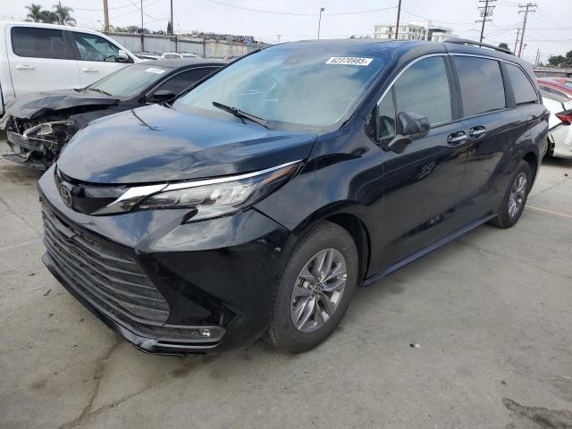 2025 TOYOTA SIENNA XLE, null