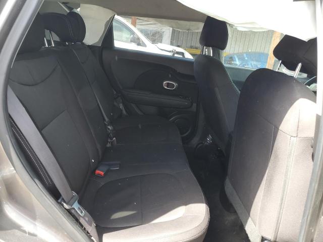 KNDJN2A20J7561468 - 2018 KIA SOUL ნაცრისფერი ფოტო 10