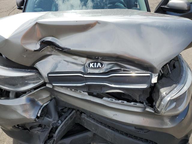 KNDJN2A20J7561468 - 2018 KIA SOUL ნაცრისფერი ფოტო 11