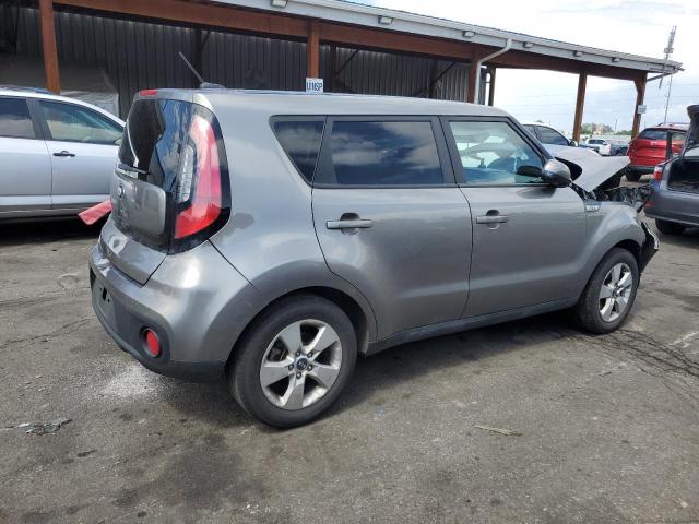 KNDJN2A20J7561468 - 2018 KIA SOUL ნაცრისფერი ფოტო 3