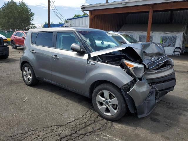 KNDJN2A20J7561468 - 2018 KIA SOUL ნაცრისფერი ფოტო 4