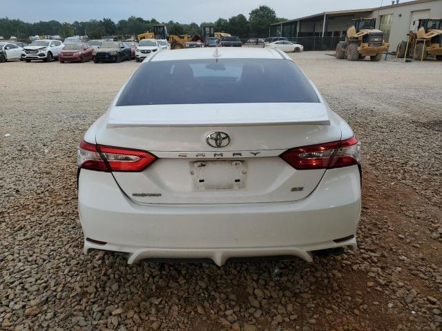 4T1G11AK2LU501207 - 2020 TOYOTA CAMRY SE WHITE photo 6
