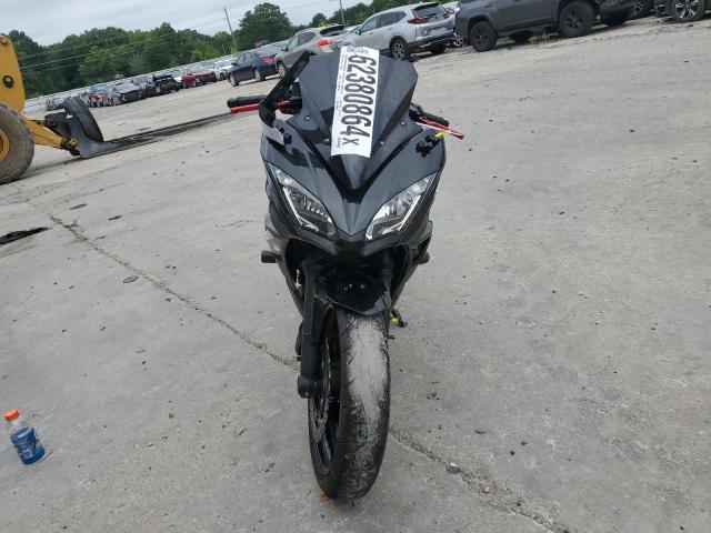 JKAEXEJ16KDA03404 - 2019 KAWASAKI EX650 J შავი ფოტო 2