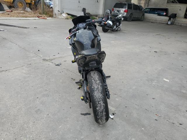 JKAEXEJ16KDA03404 - 2019 KAWASAKI EX650 J შავი ფოტო 4