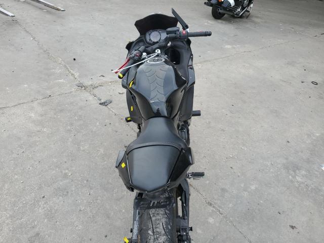 JKAEXEJ16KDA03404 - 2019 KAWASAKI EX650 J შავი ფოტო 6