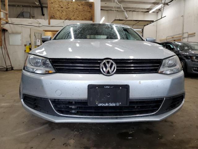 3VWDX7AJ1DM374369 - 2013 VOLKSWAGEN JETTA SE SILVER photo 5