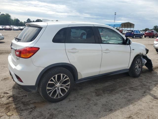 JA4AP3AU9JU024742 - 2018 MITSUBISHI OUTLANDER ES WHITE photo 3