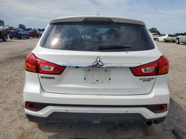 JA4AP3AU9JU024742 - 2018 MITSUBISHI OUTLANDER ES WHITE photo 6