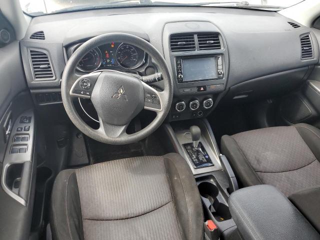 JA4AP3AU9JU024742 - 2018 MITSUBISHI OUTLANDER ES WHITE photo 8