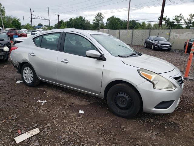 3N1CN7APXJK436161 - 2018 NISSAN VERSA S SILVER photo 4