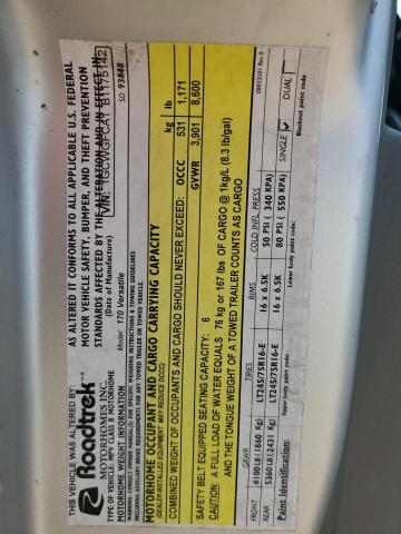 1GCWGFCA1B1175142 - 2011 CHEVROLET EXPRESS G2 SILVER photo 13