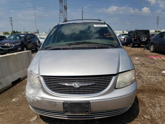 2C8GP74L43R123767 - 2003 CHRYSLER TOWN & COU EX SILVER photo 5