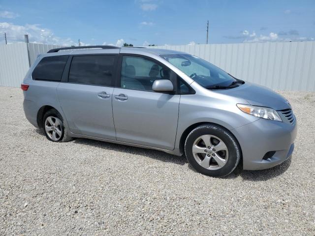 5TDKK3DC1FS618331 - 2015 TOYOTA SIENNA LE SILVER photo 4