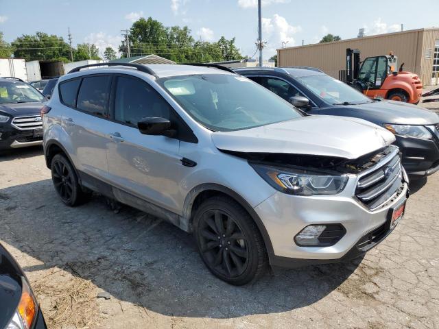 1FMCU0GD9KUB00695 - 2019 FORD ESCAPE SE GRAY photo 4